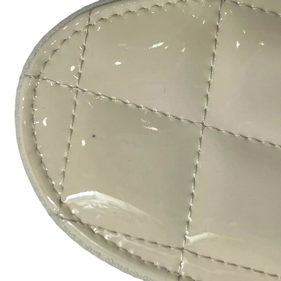 CHANEL 23S Ivory Patent Leather Heart Charm Zip Small Coin Pouch AS IS - Picture 7 of 15